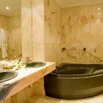 La Cueva Park Hotel