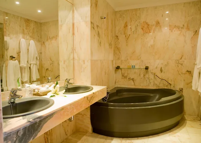 ラ クエバ パーク ホテル