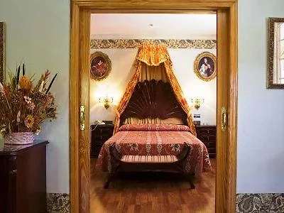 La Cueva Park Hotel